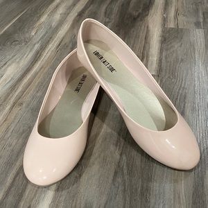 Like New Cream Flats